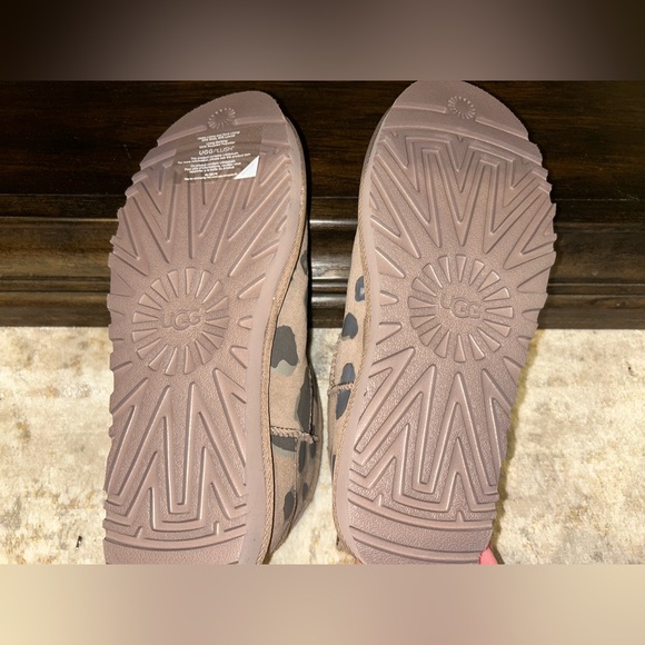 Brand new never worn ultra mini uggs! - Picture 10 of 10